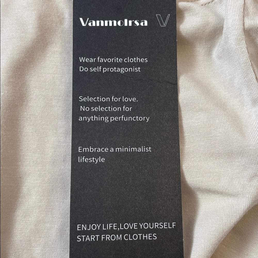 NWT VANMOLRSA Sleeveless Crewneck Tank Top in Beige.  Size Large - Picture 6 of 6